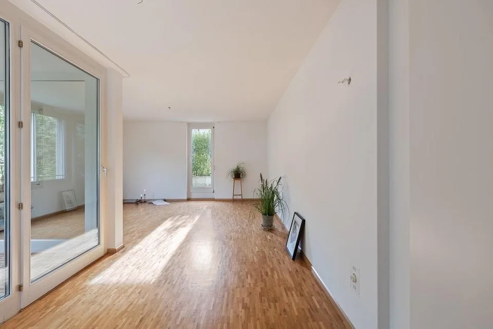 Maisonette apartment with large, ground-level terrace