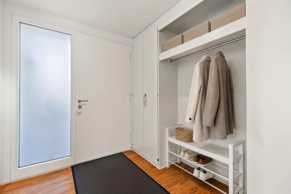 Ampia casa unifamiliare di 6,5 locali con piscina e serra – foto 3 di 29