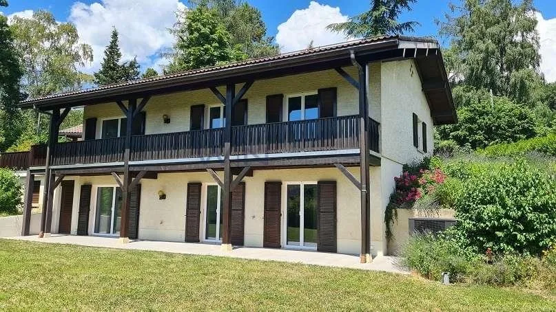 Schönes kürzlich renoviertes Haus