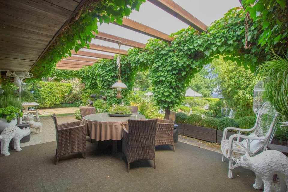 Einzigartiges Landhaus mit malerischem Garten – Foto 9 von 17