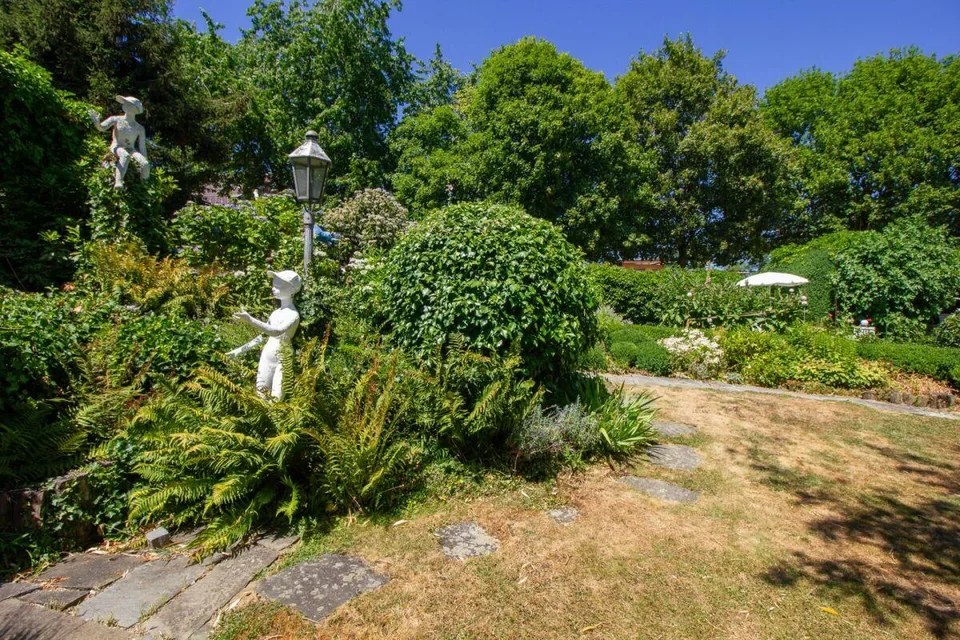 Einzigartiges Landhaus mit malerischem Garten – Foto 14 von 17