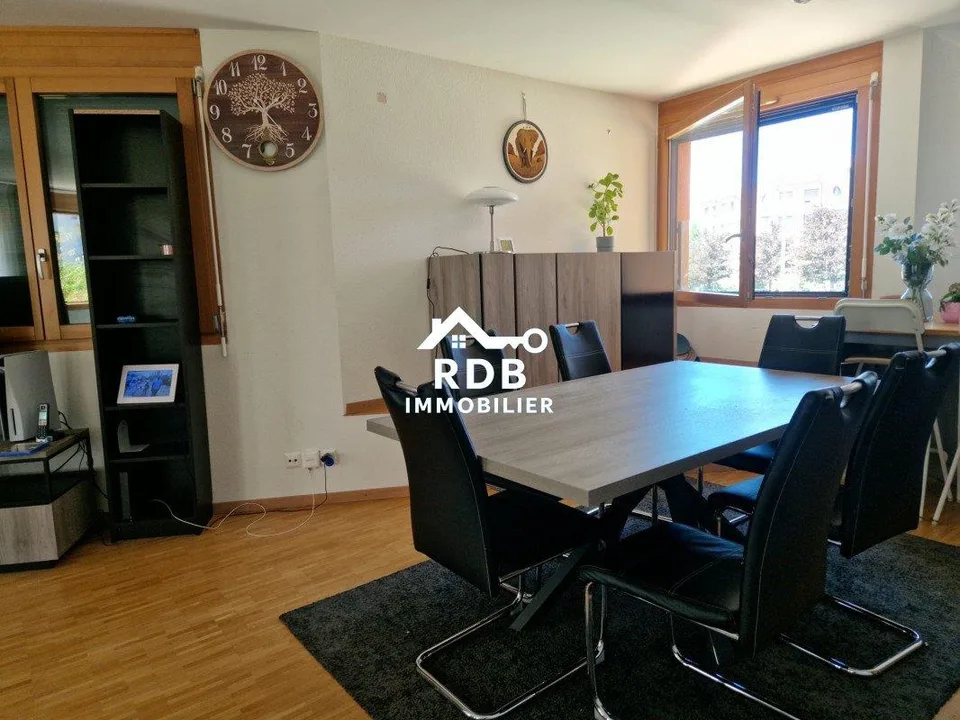 Appartement de 5 pièces au 1er étage situé à Le Grand-Saconnex 1218