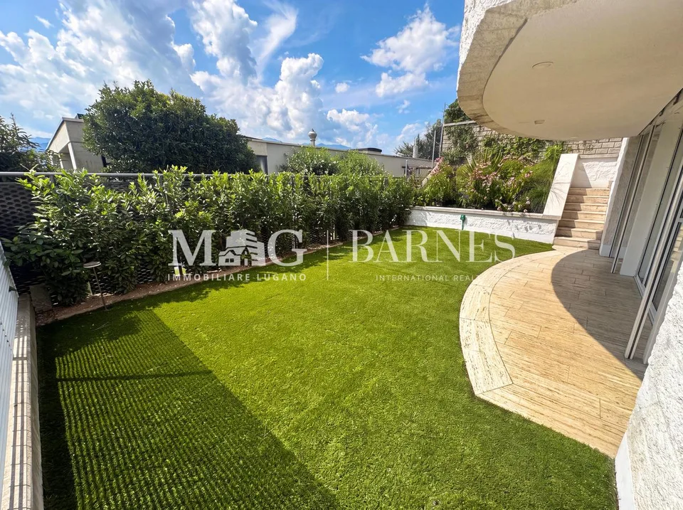 Lugano, Albonago | Esclusiva Villa con Giardino e Vista Panoramica