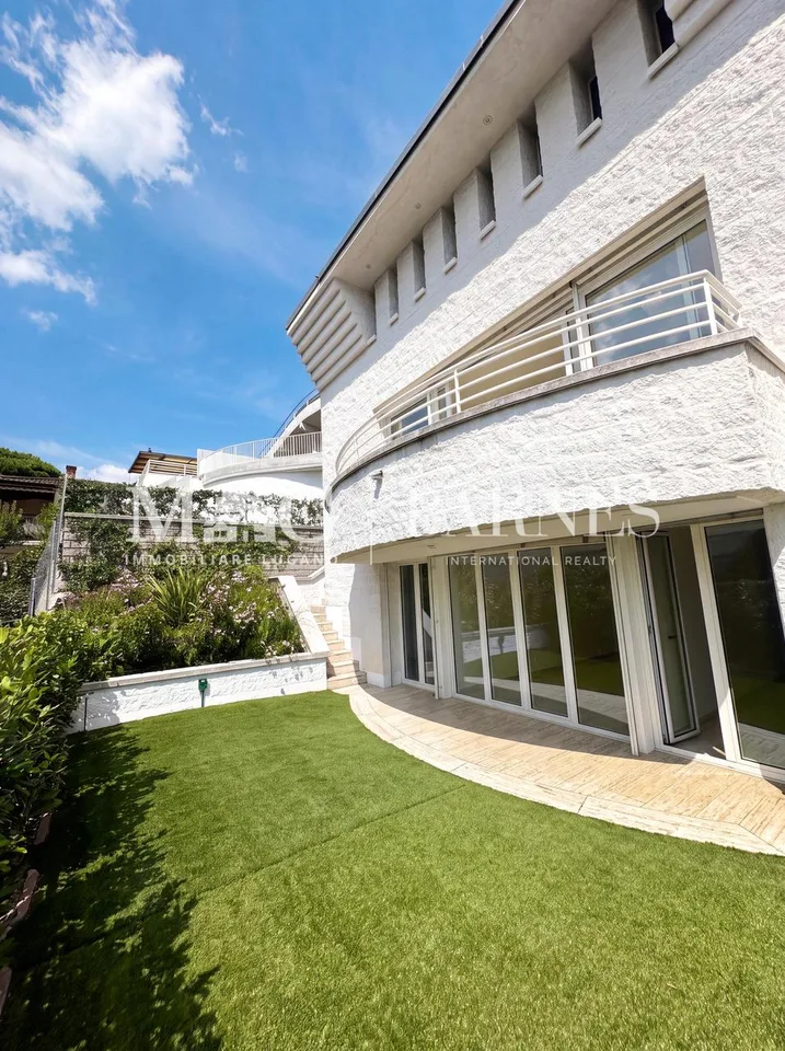 Lugano, Albonago | Esclusiva Villa con Giardino e Vista Panoramica