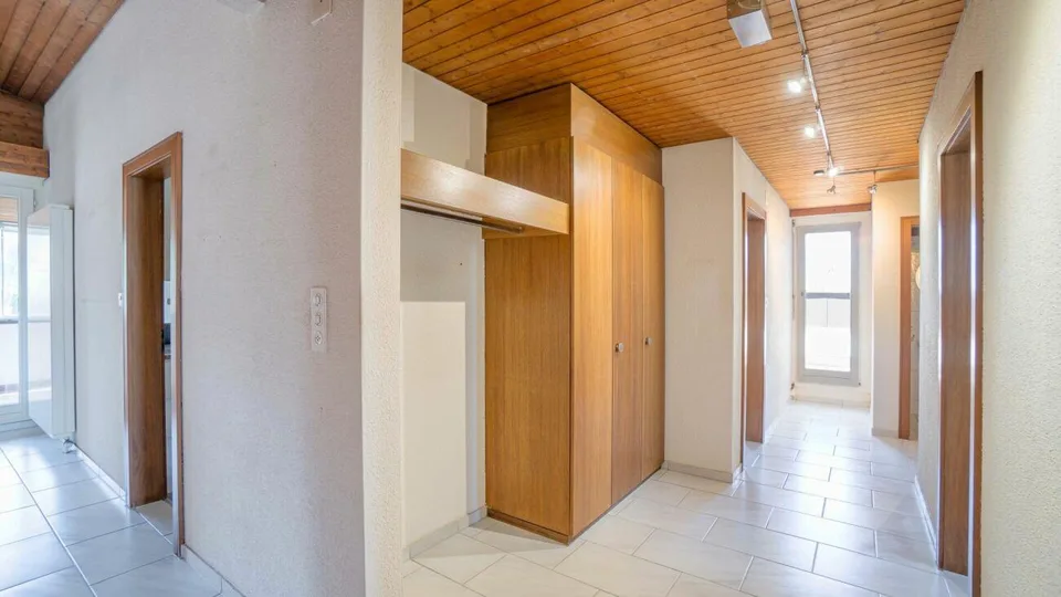 Grossflächige 4.5-Zimmer-Dach-Wohnung mit Wintergarten und schöner ...