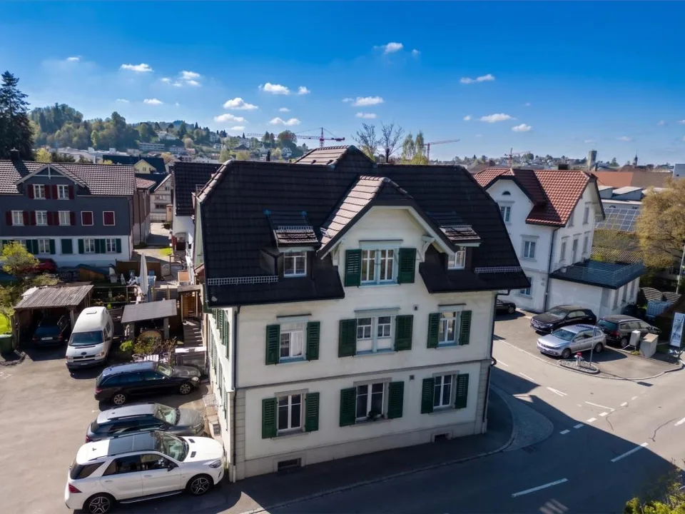Attraktives Eckhaus mit zwei Wohneinheiten - ideal für Familien ode...