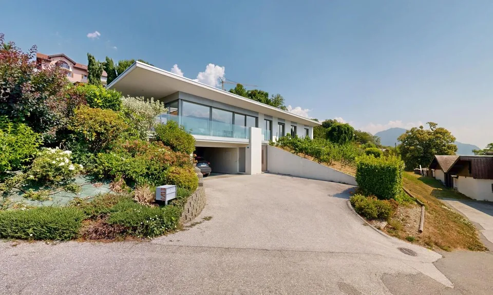 Spacieuse Villa contemporaine avec vue panoramique au cœur du Valais