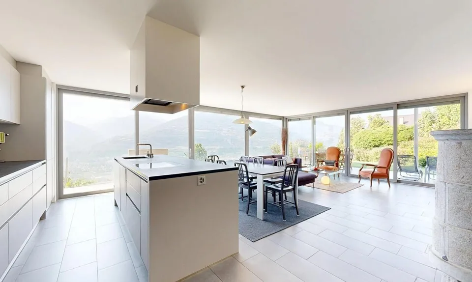 Spacious contemporary villa with panoramic views in the heart of Valais