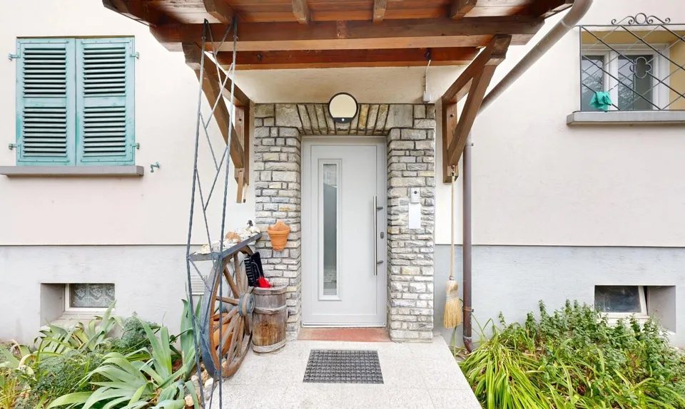 Family house with two apartments and great potential in Sion – photo 9 of 11