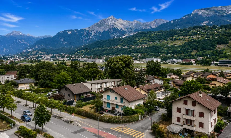 Familienhaus mit zwei Wohnungen und großem Potenzial in Sion