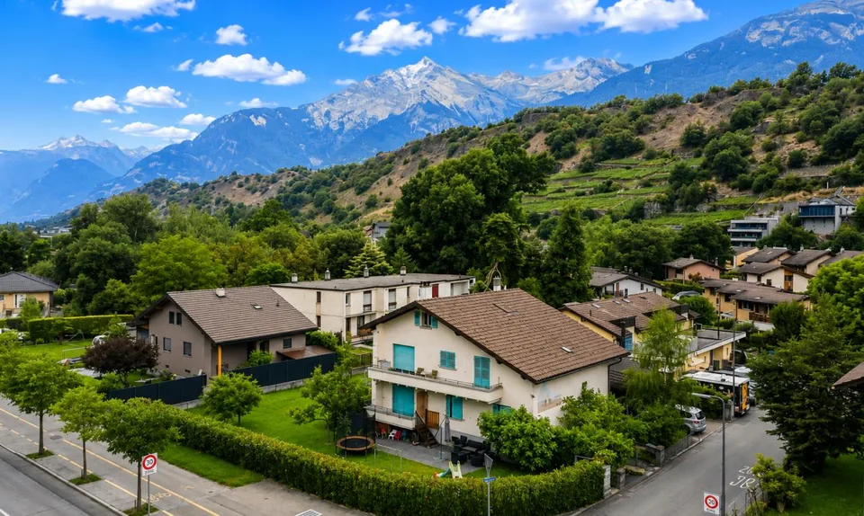 Familienhaus mit zwei Wohnungen und großem Potenzial in Sion