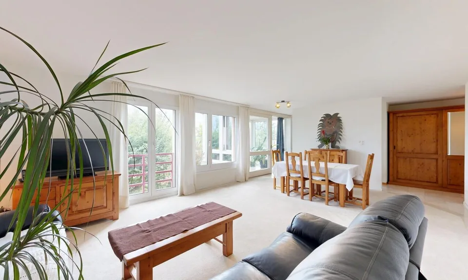 Appartement 5.5 pces lumineux avec vue lac et calme à Neuchâtel