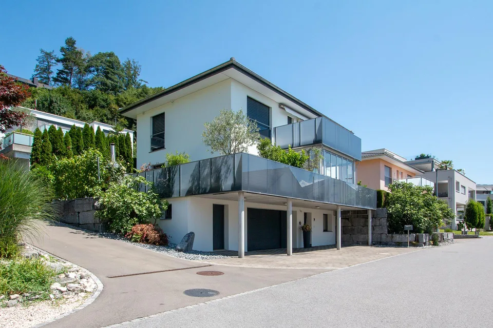 Grosszügiges Einfamilienhaus an ruhiger, sonniger Lage