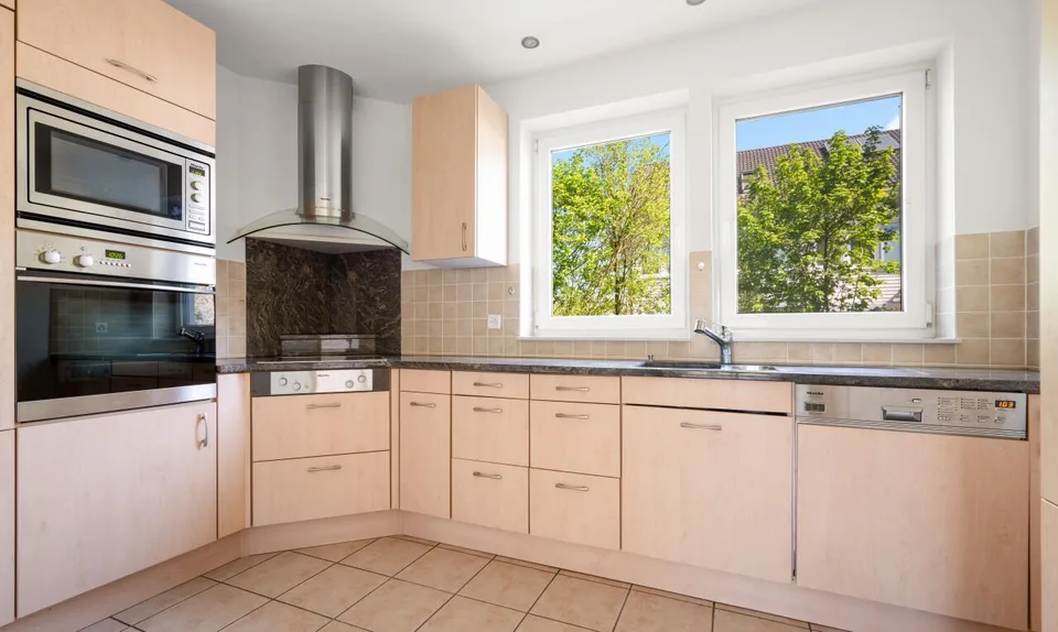 Charming semi-detached house with garden in a quiet location in Oberwil – photo 7 of 11