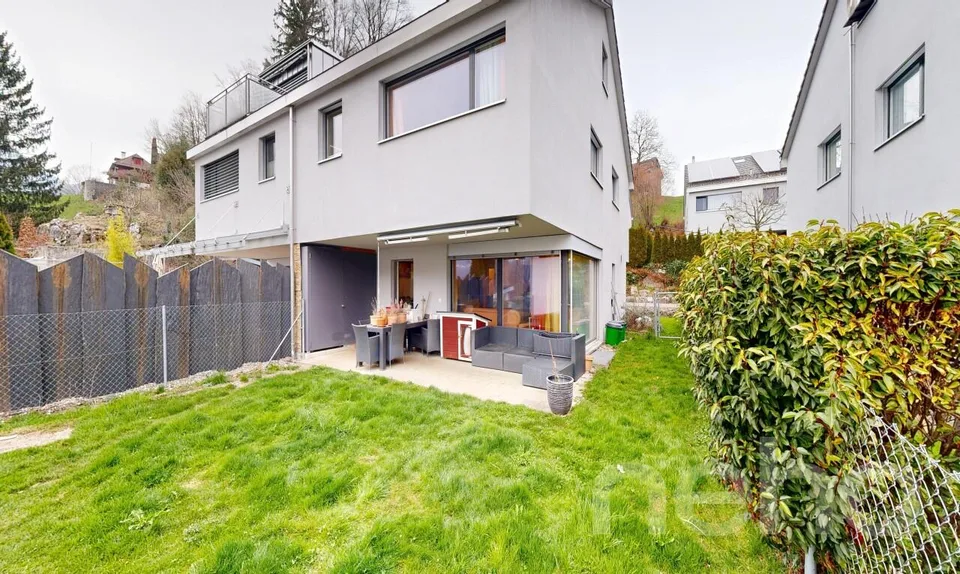 Grosszügiges Doppeleinfamilienhaus an familienfreundlicher Lage