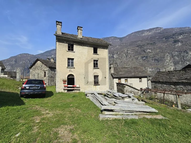 Spacious and sunny with large plot