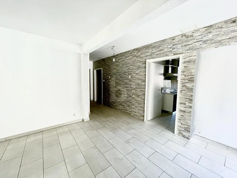 CASA DA 4 APPARTAMENTI INTERESSANTE