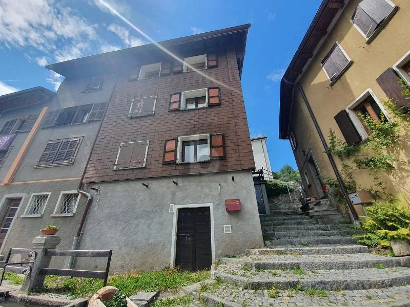 NEL CUORE DEL PAESE CON TANTO POTENZIALE