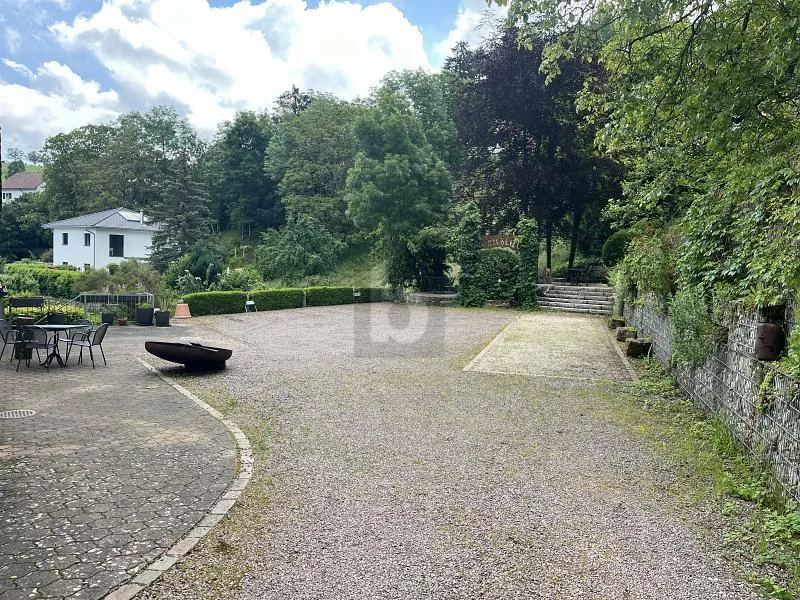 VIELSEITIGES UMBAUPOTENZIAL MIT GROSSER FLÄCHE