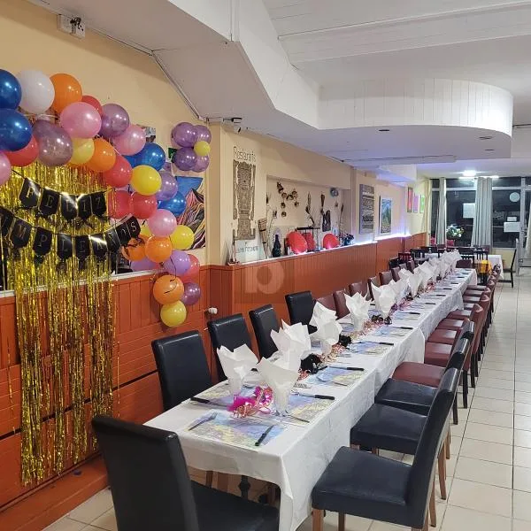 RESTAURANT DANS UN QUARTIER ANIME