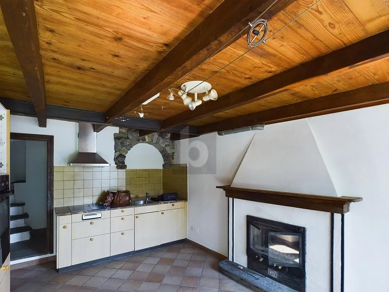 Sunny property with large garden