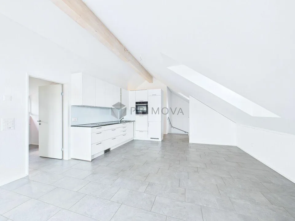 Helle 4.5 Zimmer-Wohnung mit schöner Aussicht und attraktivem Wohnk...