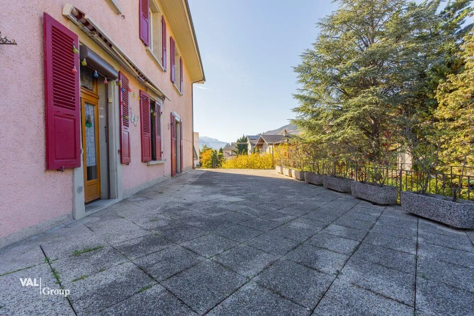 Appartement 4,5 pces, avec atelier dépôt de 64 m2, à rénover
