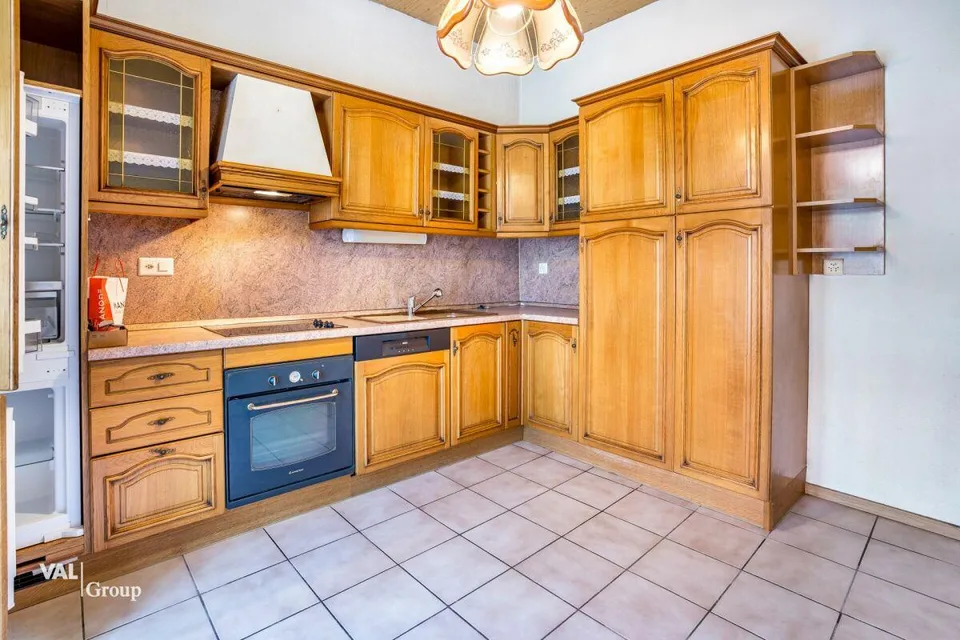 Appartement 4,5 pces, avec atelier dépôt de 64 m2, à rénover