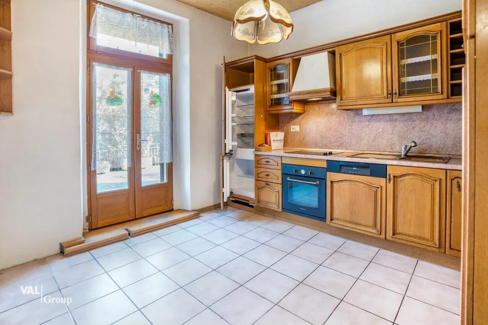 Appartement 4,5 pces, avec atelier dépôt de 64 m2, à rénover