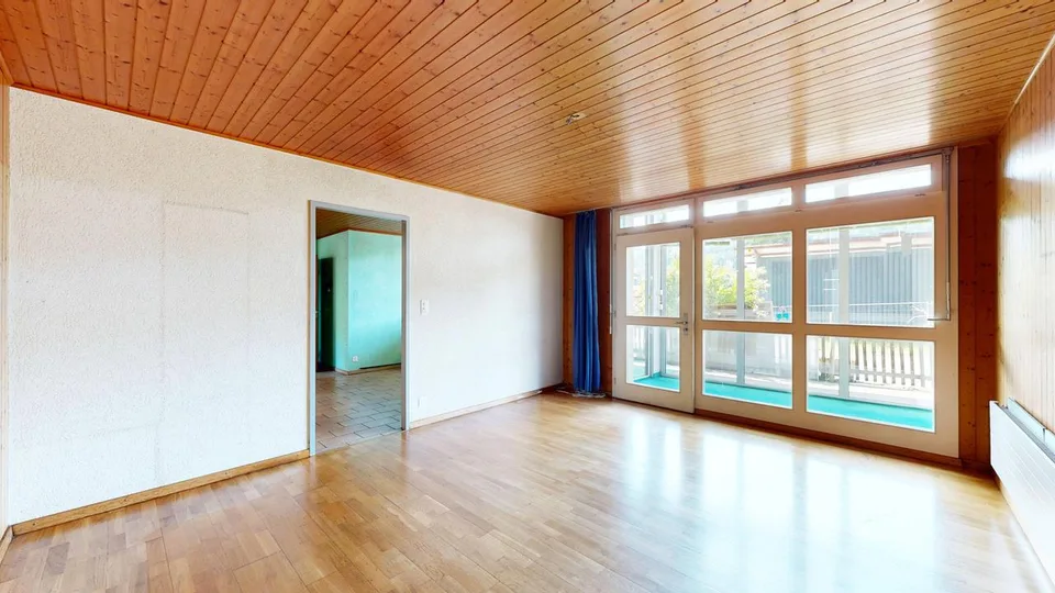 5.5-Zimmer-Einfamilienhaus mit Garagen und Schopf mit viel Potenzial – foto 7 di 13