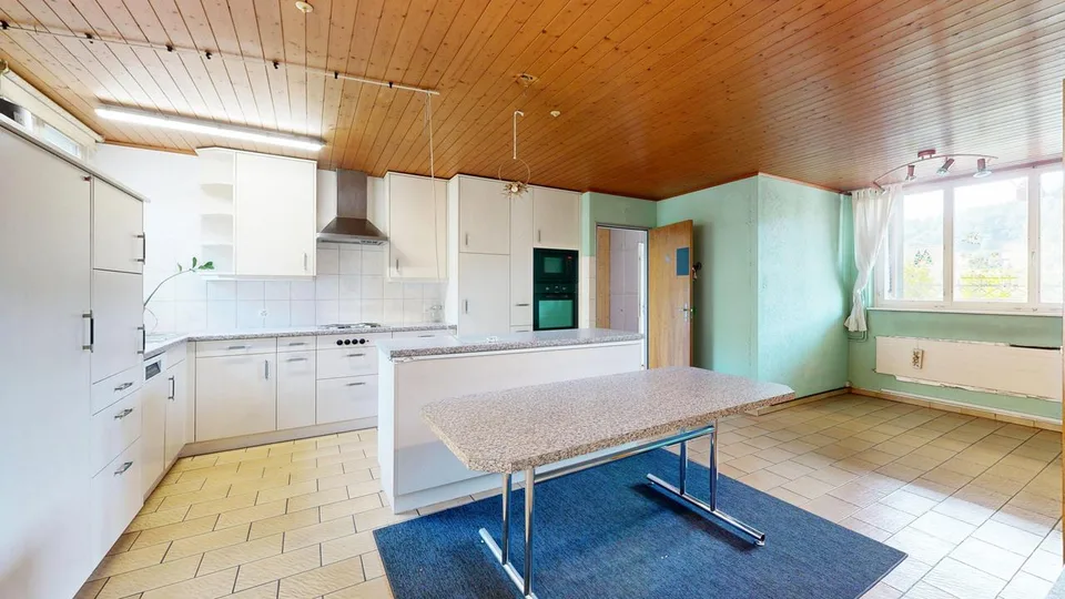 5.5-Zimmer-Einfamilienhaus mit Garagen und Schopf mit viel Potenzial