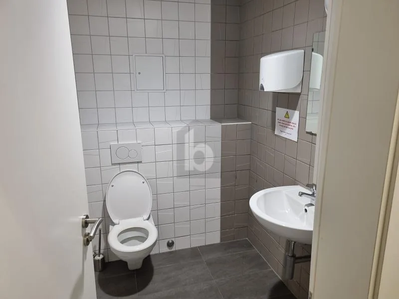 GRAND ESPACE, TRÈS BON EMPLACEMENT