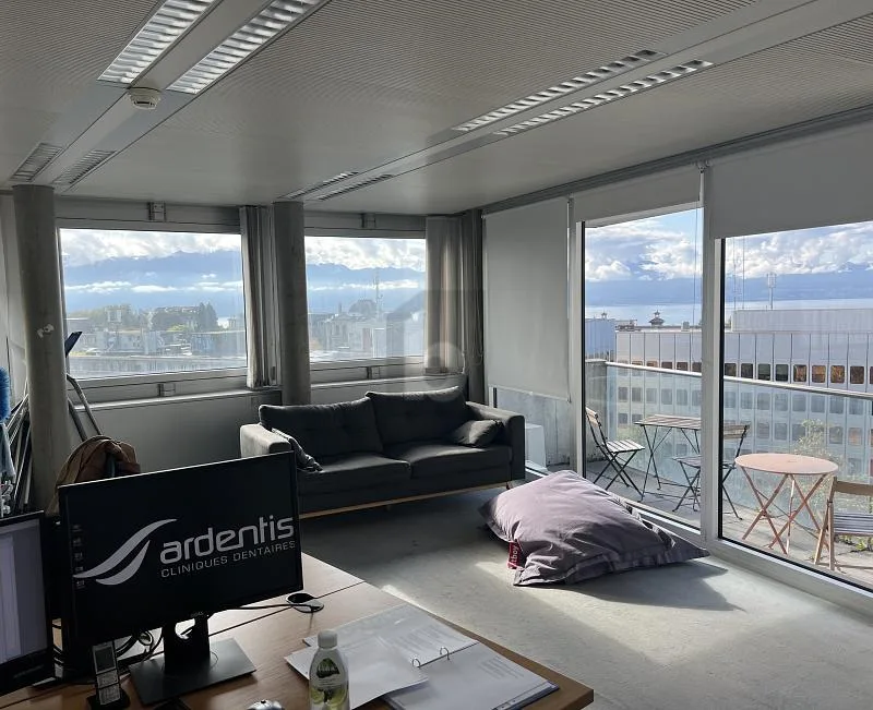 BUREAUX LUMINEUX SUR LA PLACE CHAUDERON !