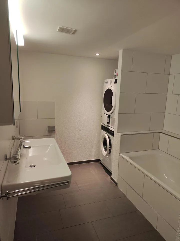 Moderne 3.5-Zimmer-Erdgeschosswohnung mit grosszügigem Sitzplatz