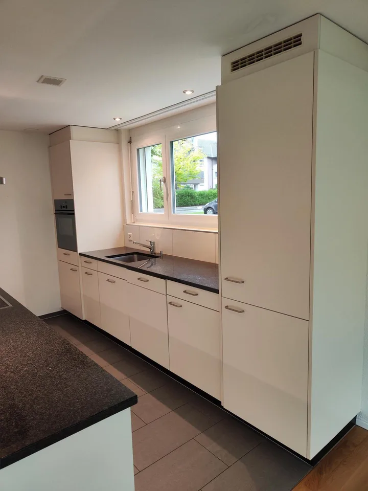 Moderne 3.5-Zimmer-Erdgeschosswohnung mit grosszügigem Sitzplatz