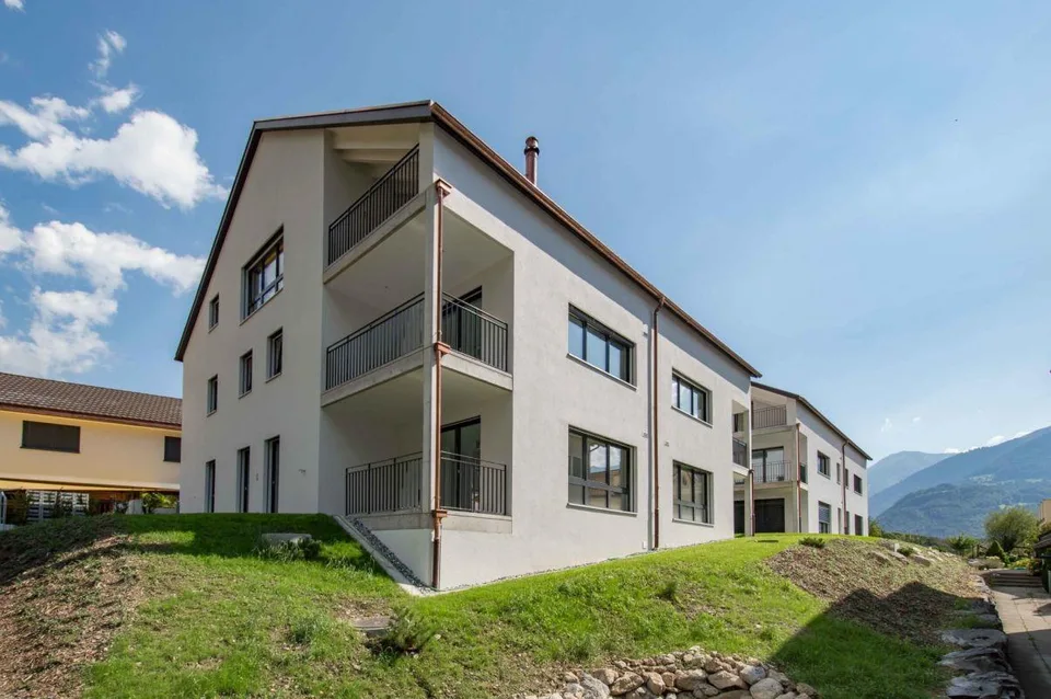 Im sonnigen Fläsch: Neuwertige Wohnung mit tollem Ausbau