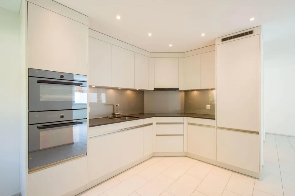 Im sonnigen Fläsch: Neuwertige Wohnung mit tollem Ausbau