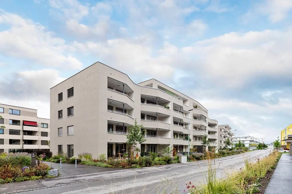 Moderne Wohnung mit Gartensitzplatz