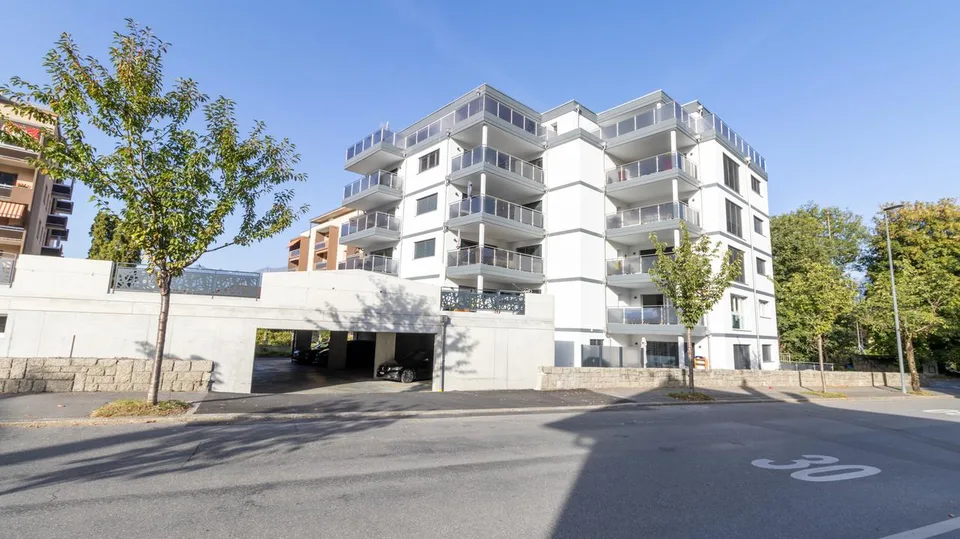 A LOUER A MONTHEY, PLACE DE PARC DOUBLE COUVERTE