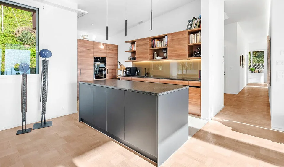 Appartamento attico con vista lago e alto comfort abitativo