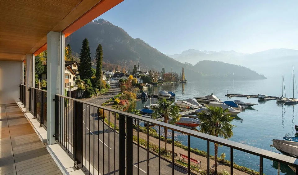 Appartamento attico con vista lago e alto comfort abitativo