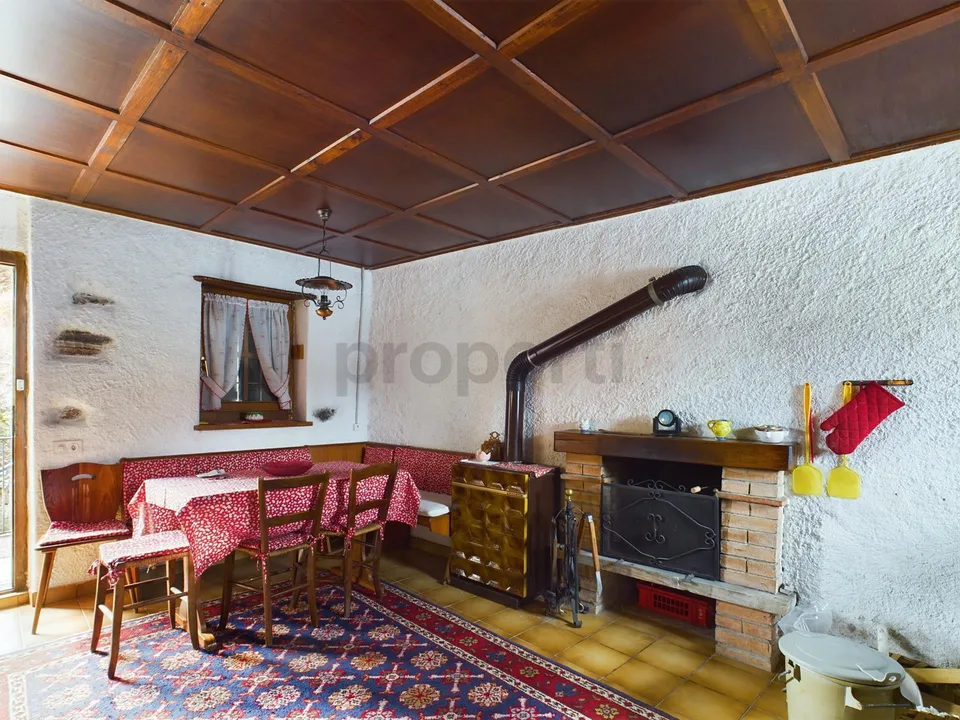 Rustique accueillant à vendre dans la splendide vallée de Blenio