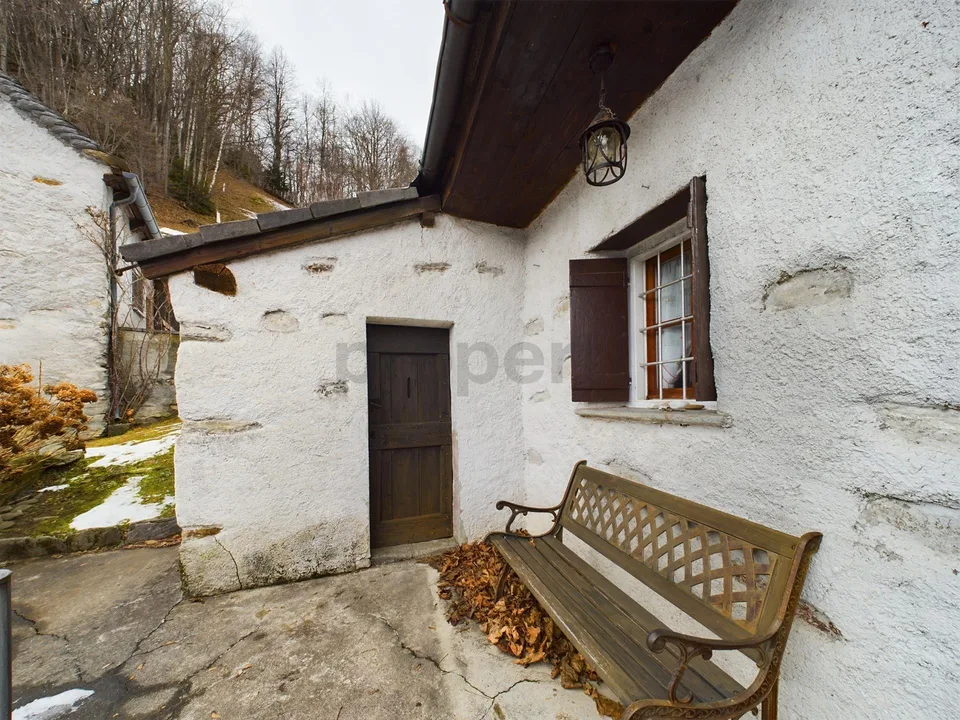 Rustique accueillant à vendre dans la splendide vallée de Blenio