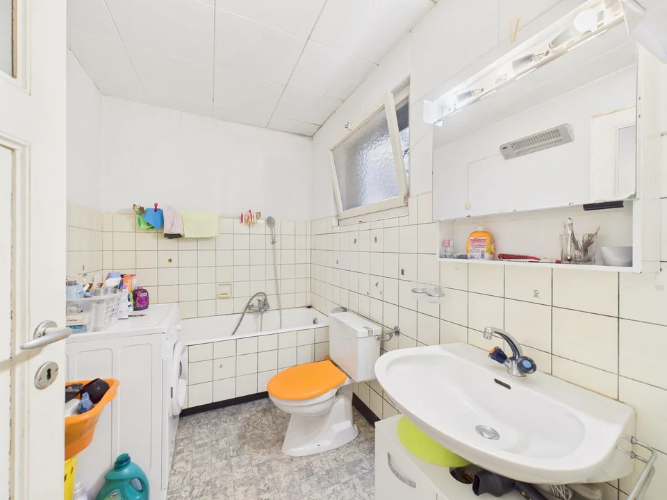 Affascinante casa unifamiliare di 4.5 immersa nel verde ad Aranno – foto 12 di 14