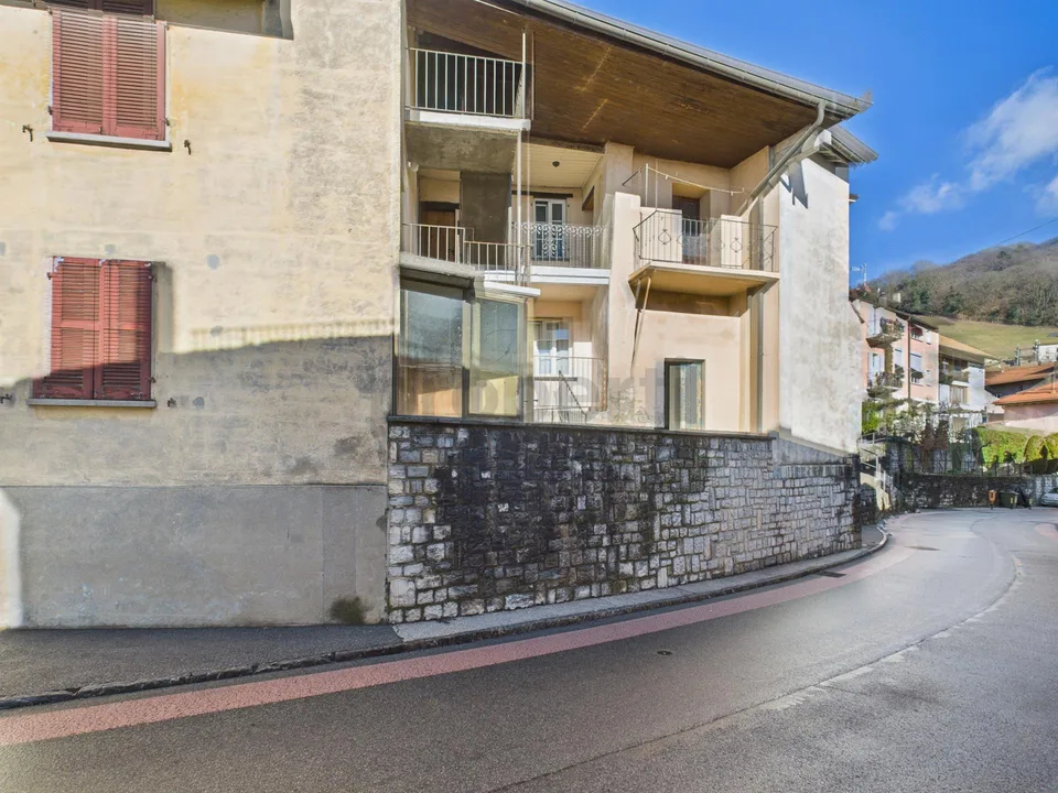 Elegant independent house with 1 room and large balcony, Breggia – photo 26 of 27