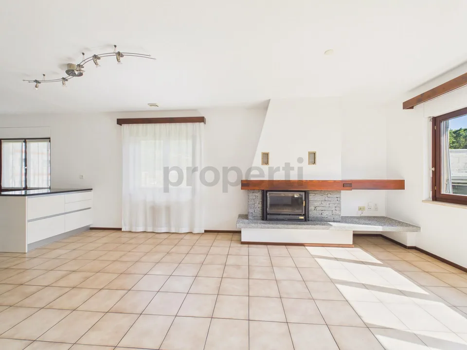 4.5-room apartment with garage in semi-detached house