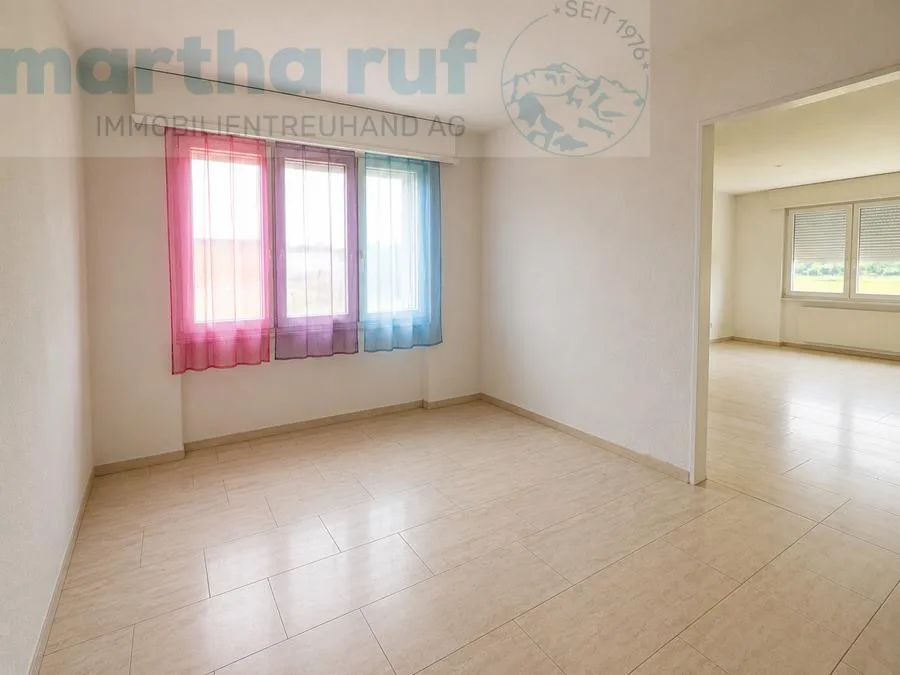 grosszügige und helle 3.5-Zimmr-Wohnung im 1. OG.