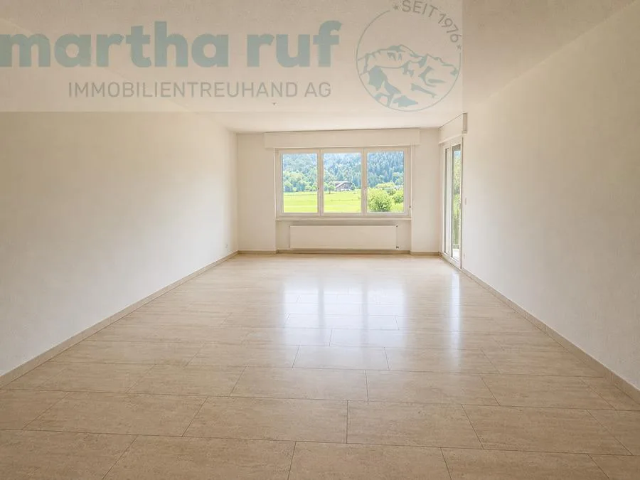 grosszügige und helle 3.5-Zimmr-Wohnung im 1. OG.