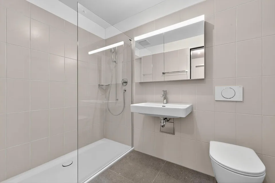 Moderne 2.5-Zimmer-Attikawohnung in Matten, Sarnen – Foto 5 von 12