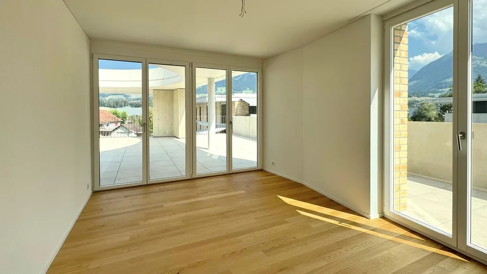 Moderne 2.5-Zimmer-Attikawohnung in Matten, Sarnen – Foto 3 von 12